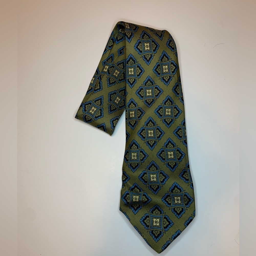 Royal Lancers all silk men’s tie green and blue design